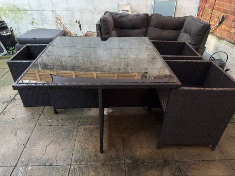 Garden Table & 3 Chairs Set – Very Good Condition