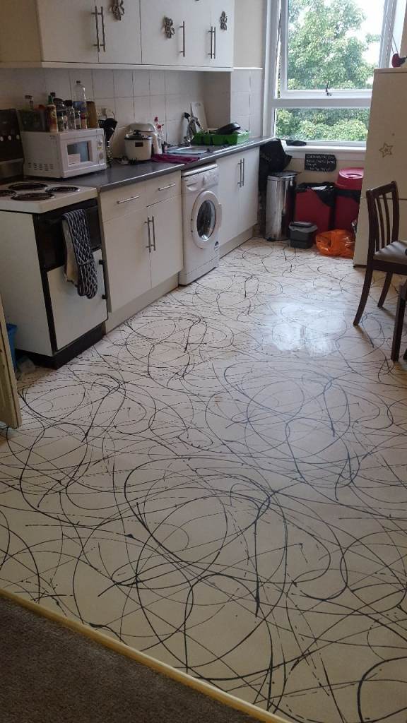 Large double room in 5 bedroom flat 800 metres from Princes St. (Top of Easter Road)