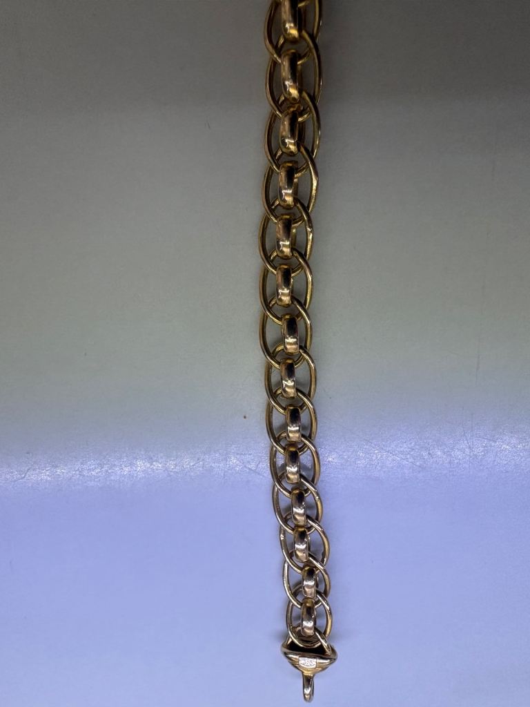 Gold 9ct Bracelet- 6.8 grams - 22cm - stunning 