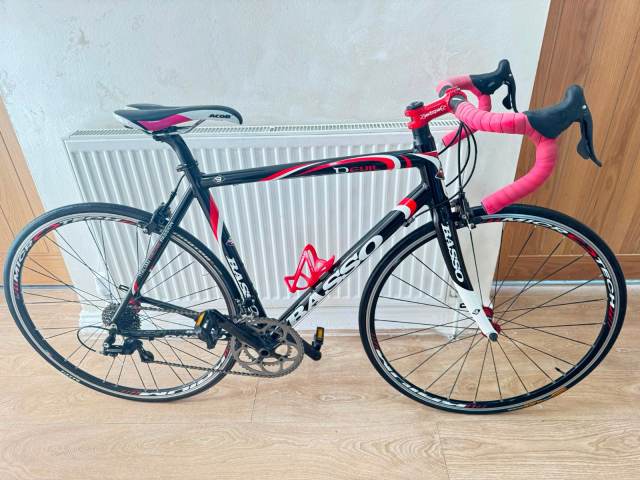 Basso devil road bike in very good condition all fully working