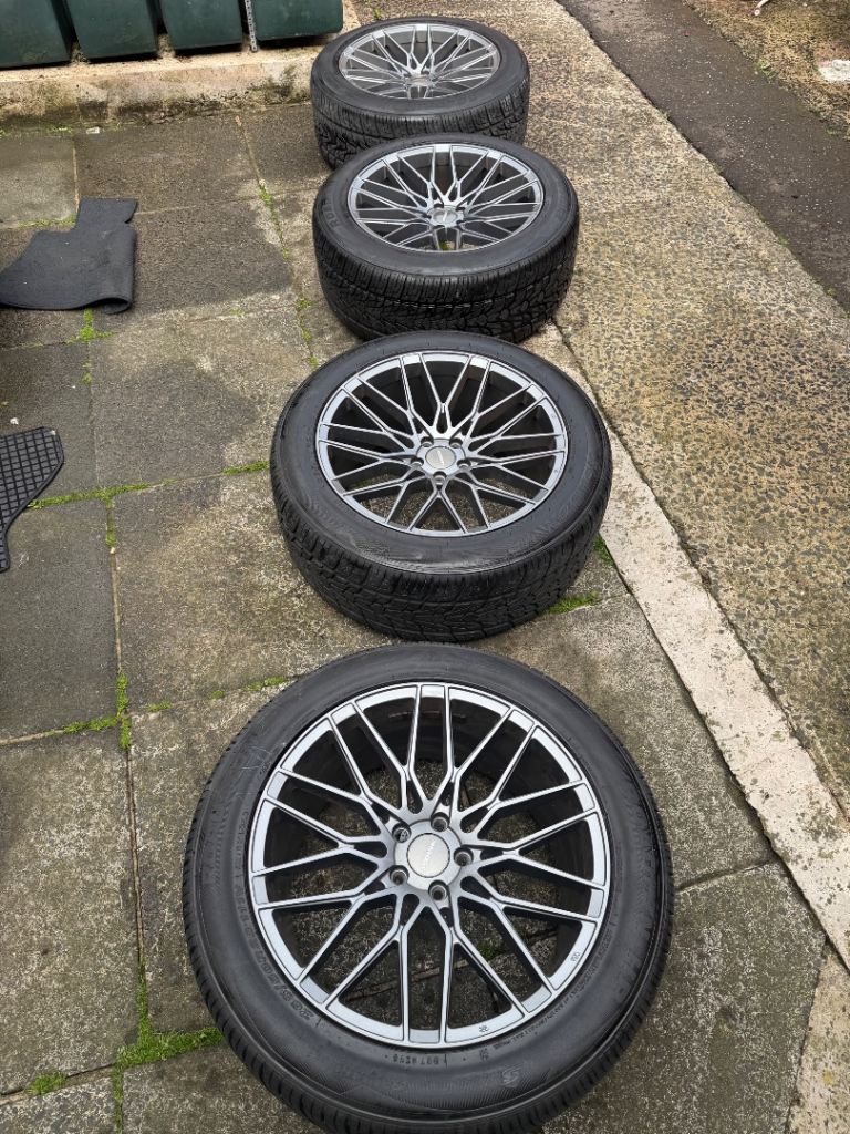 For sale set of wheels 20 inch 370 