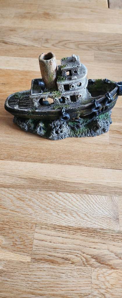 Ship for fish tank