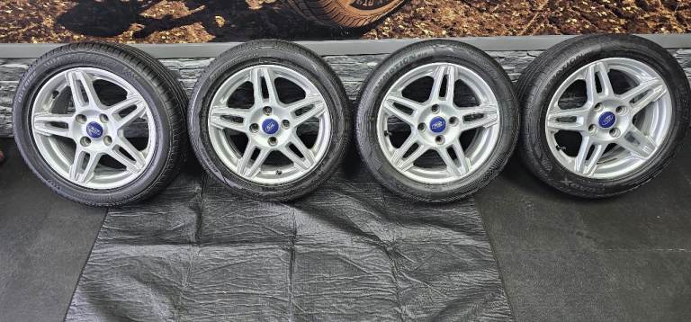 Ford Genuine 15 alloy wheels + 4 x tyres 195 50 15