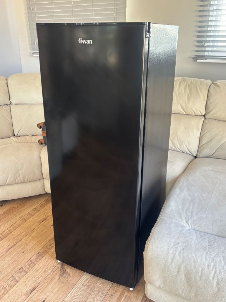 Swan Freestanding Fridge Freezer in Black, Good Condition