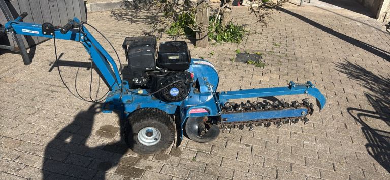 Hyundai HYR150 14HP Trencher