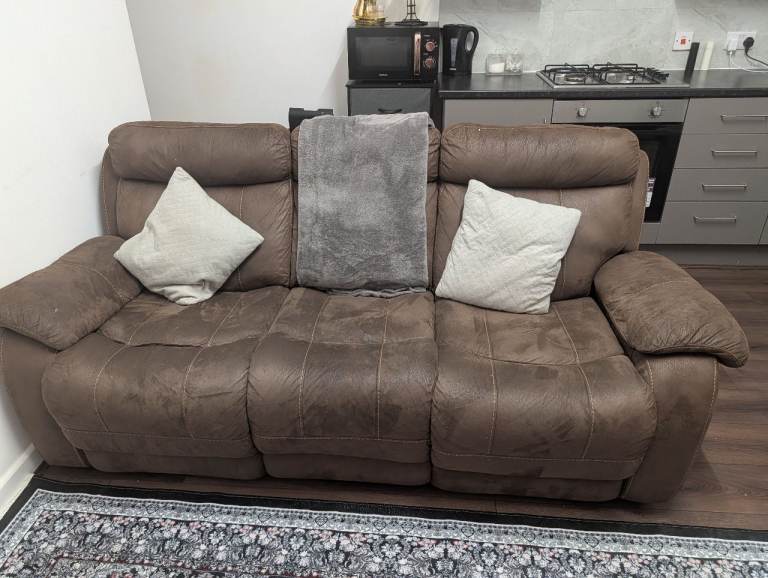 Reclining sofa 