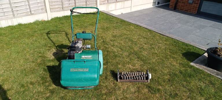 Qualcast Classic 43s Petrol Lawnmower mower - Self Propelled + Scarifier Cartridge - SEE VIDEO