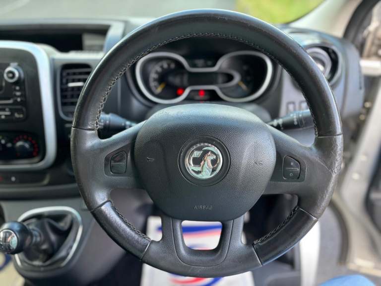 VAUXHALL VIVARO 1.6 CDTi 2700 BiTurbo ecoFLEX Sportive 2015