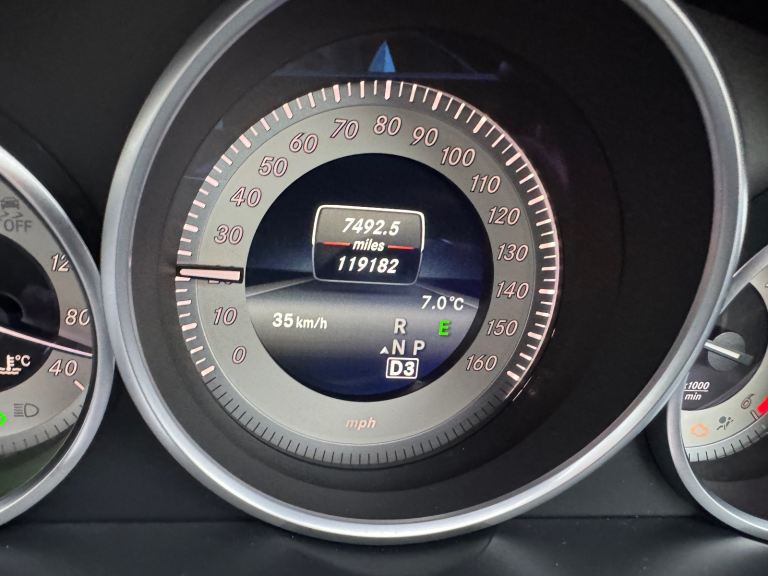 Mercedes-Benz, E CLASS, Saloon, 2015, Semi-Auto, 2143 (cc), 4 doors