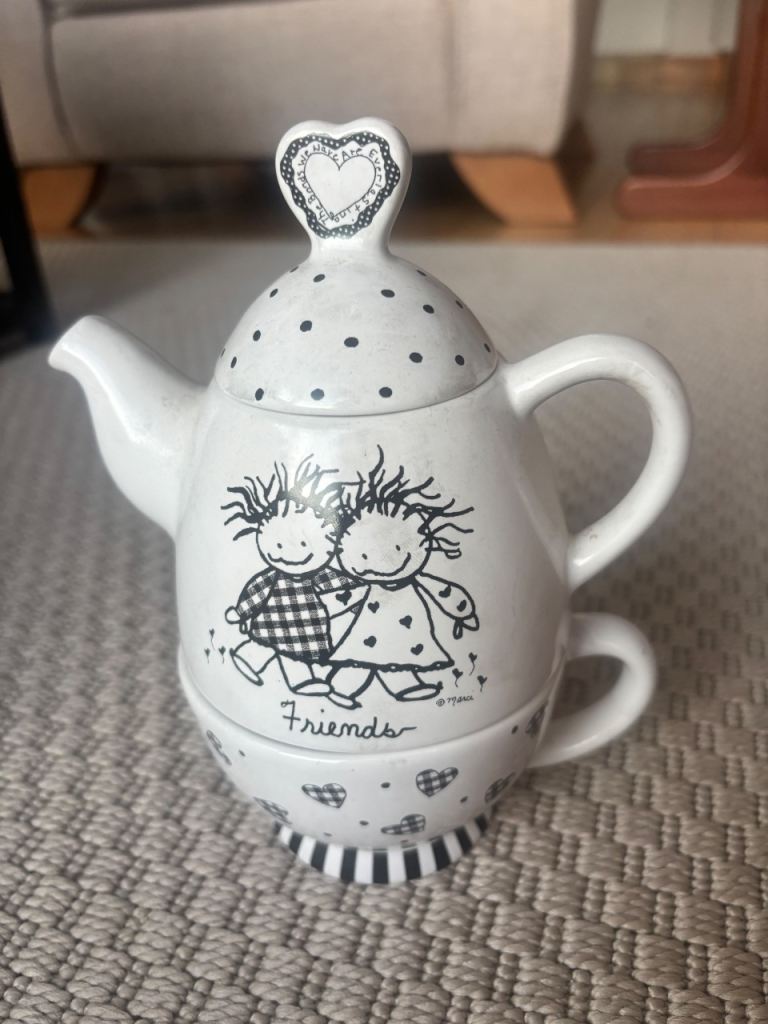 Teapot and cup set 