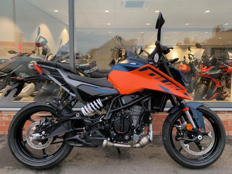 KTM 125 DUKE - ONE-OWNER - TWO YEAR WARRANTY