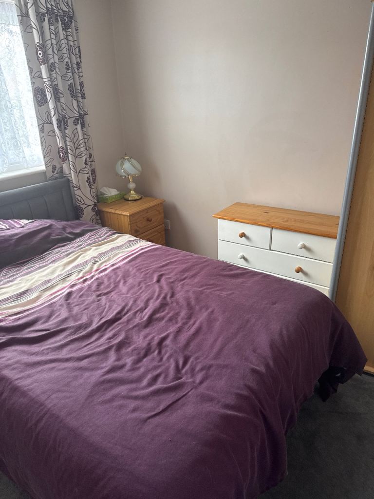 Room to rent in large house