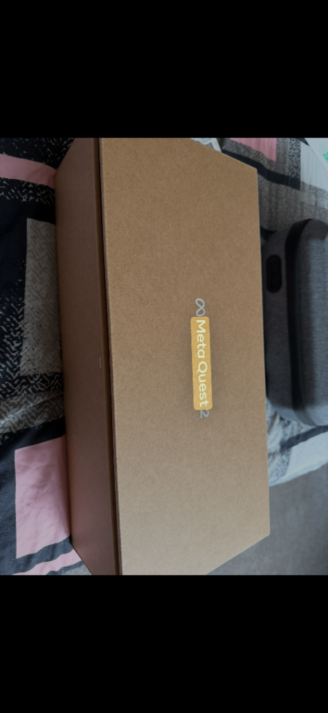 Meta Quest 2 VR Headset with Controllers and Case – As Good As New | in ...