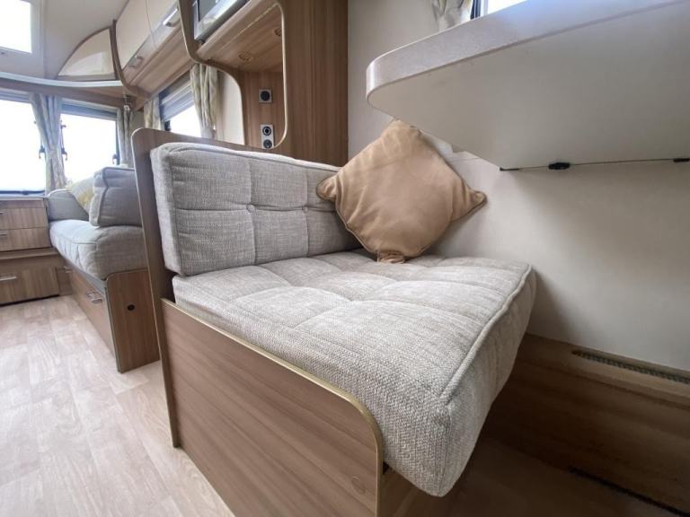 2017 LUNAR CLUBMAN ES LUXURY TOURING CARAVAN