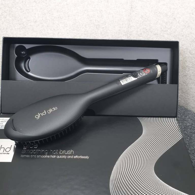 New Ghd Glide professional SMOOTHING HOT Hair Dryer BRUSH hairdryer