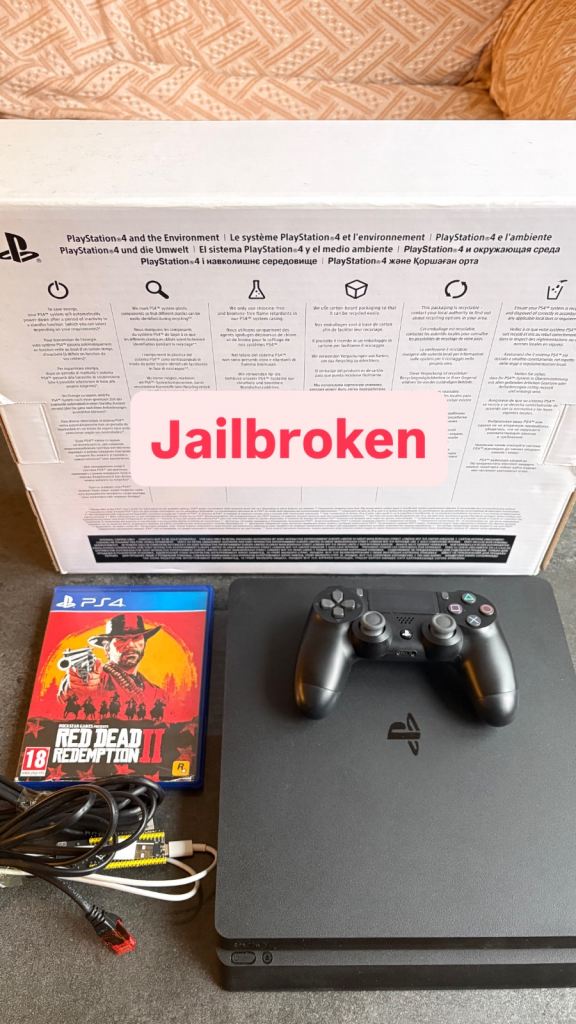 Play Station 4 slim. 