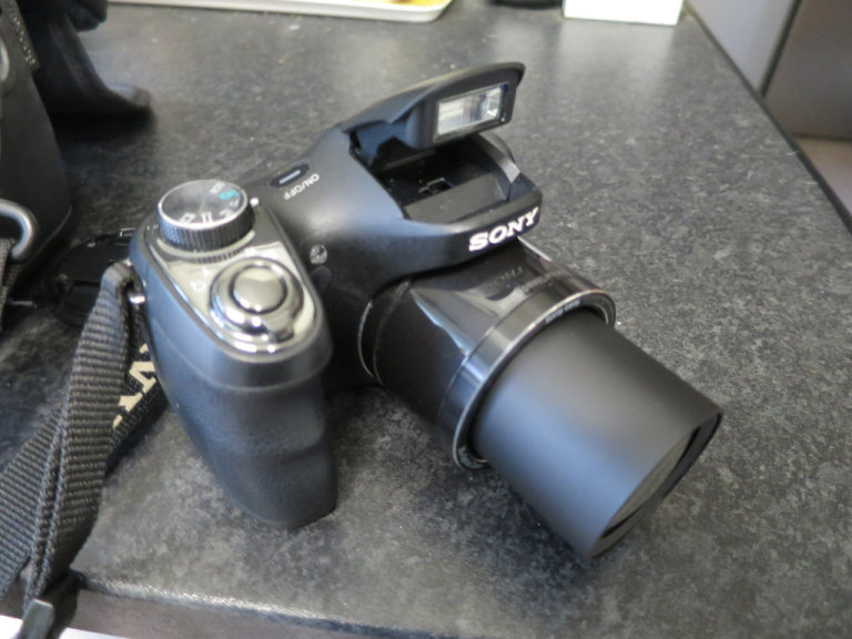 Sony dsc H200 bridge camera 20mp 26x zoom lens