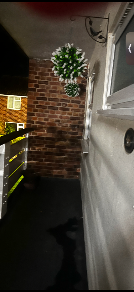 Studio flat council Hainault ig7 4HH 