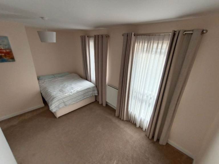 Double Room (female preferred)