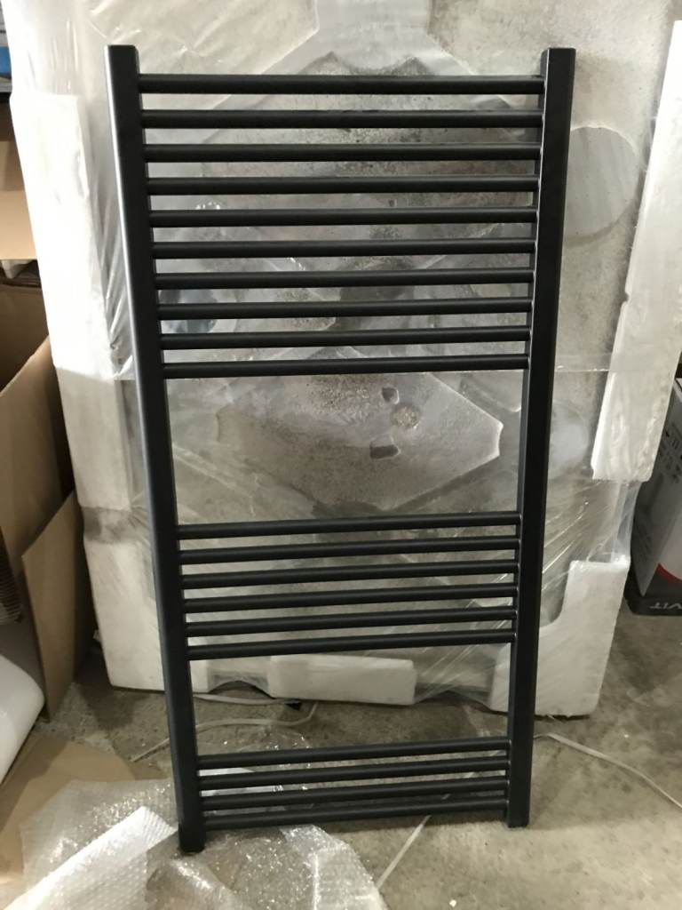 BLACK TOWEL-RAIL 600X1200  