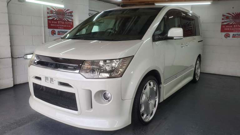 Mitsubishi delica d5 2.4 auto petrol 4x4 7 seats fresh japanese import 20 alloy