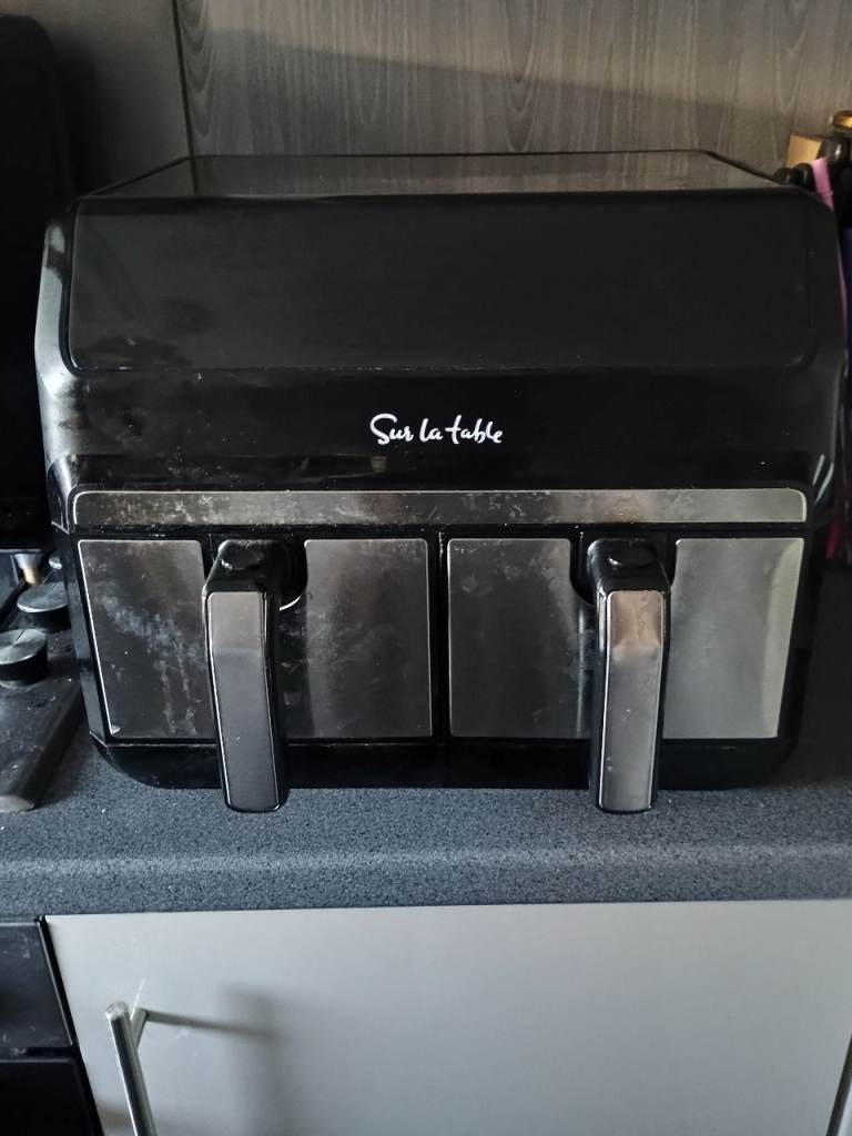 Sur la table dual basket air fryer 