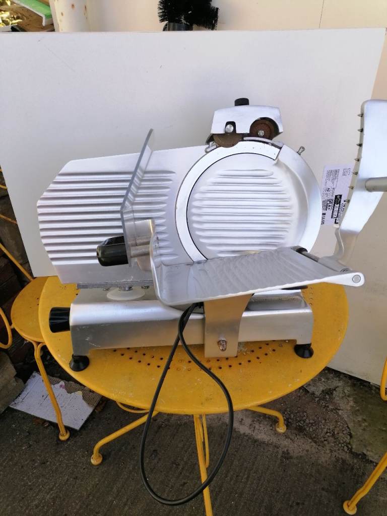 Professional meat slicer 
