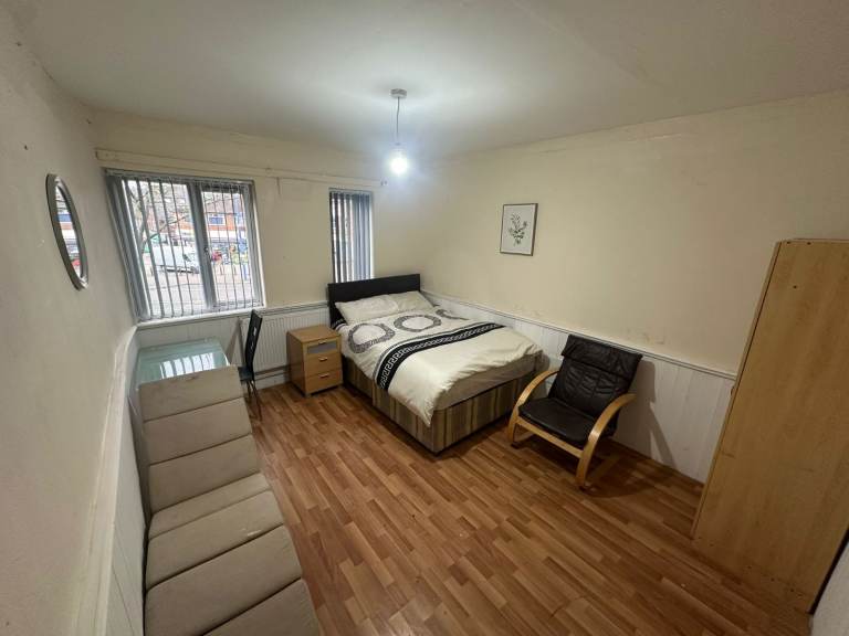 Room Avaliable - Weoley Castle Road - Weoley Castle Square - Birmingham - Universal Credit 