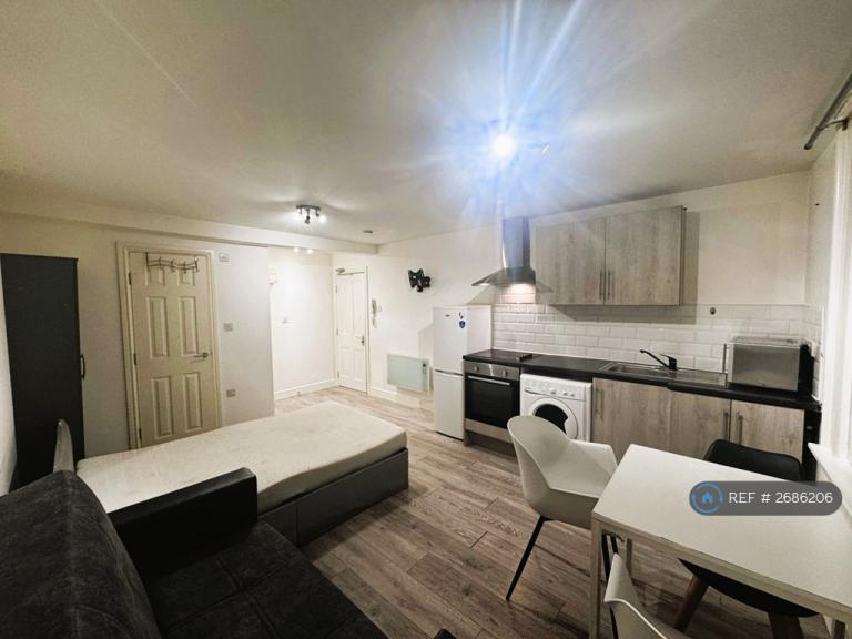 Studio flat in High Street Croydon, Croydon, CR0 (#2686206)