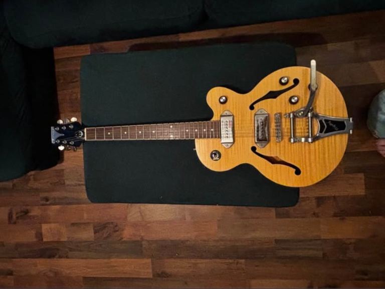 Epiphone Wildkat AN Semi-Hollow Electric Guitar (Bigsby)