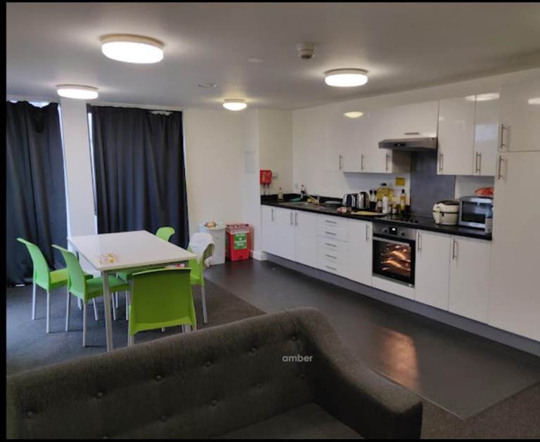 Furnished Room for Student – Peaceful Area