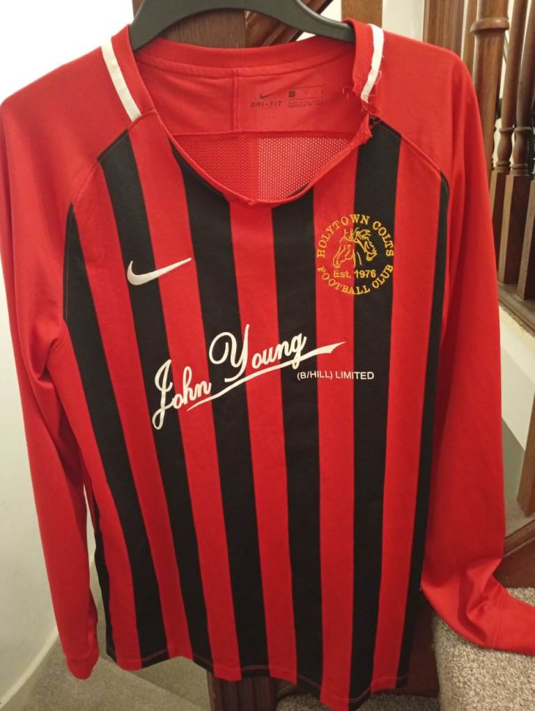 Nike Red and Black Striped Football Shirt – Good Condition