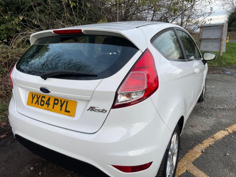 FORD FIESTA 1.2 ZETEC 64 REG WHITE 3 DOOR 11 MONTHS MOT TAX £35 YEAR LOW INSURANCE 50+MPG
