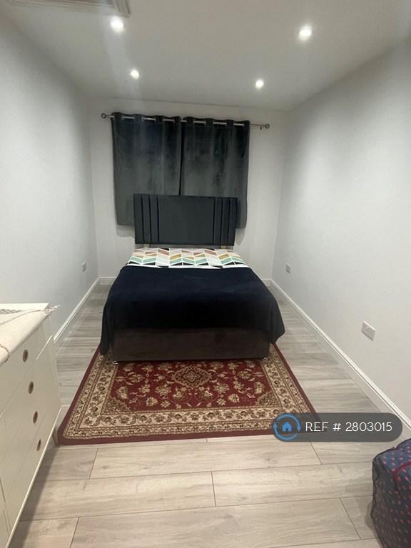 1 bedroom in Garden Close, Ashford, TW15 (#2803015)