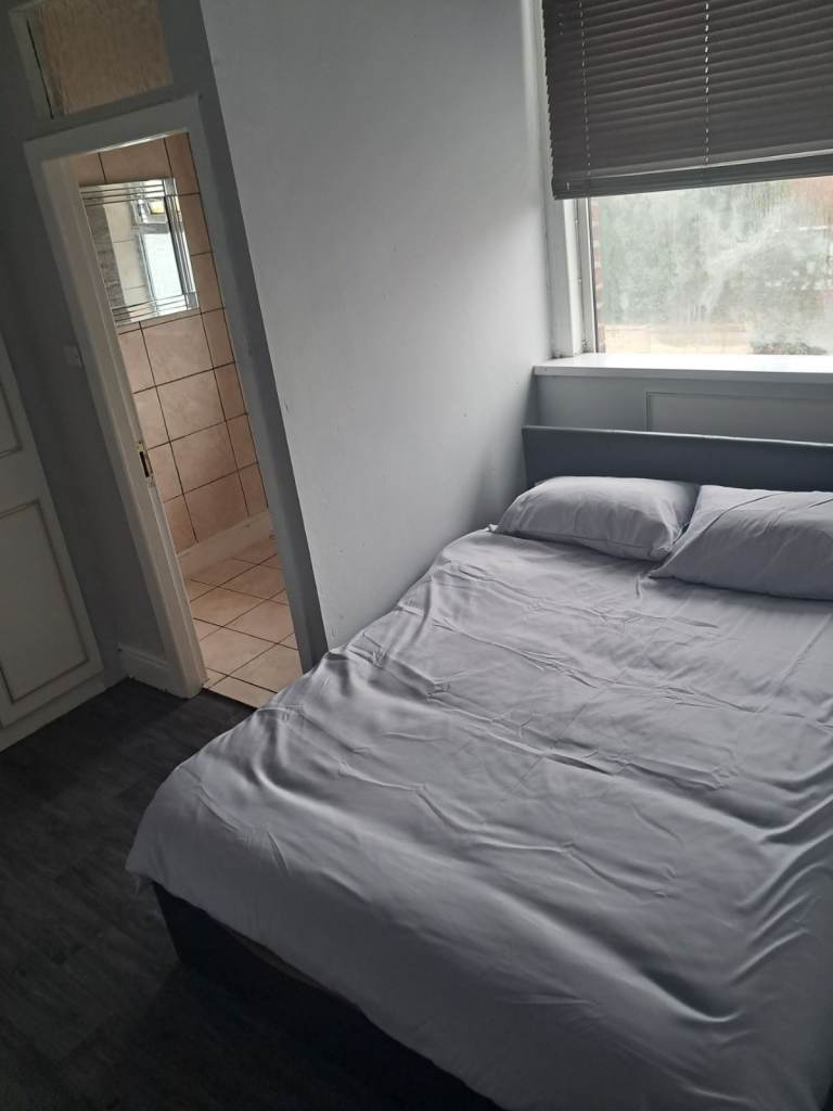 🏠 Spacious Ensuite Room to Rent – Denton, Manchester