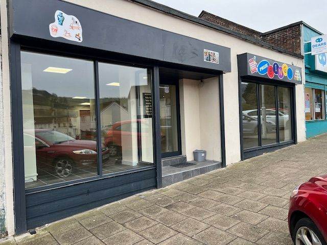 Commercial shop unit for rent - Benarty Square, Ballingry