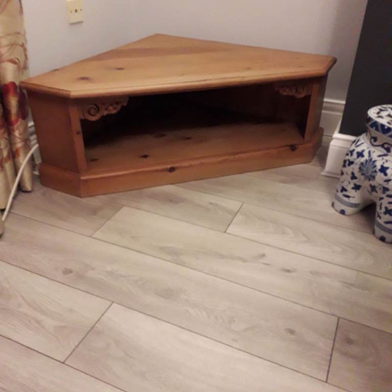 BEAUTIFUL, CORNER FITTING, SOLID PINE TELEVISION/VIDEO/DVD STAND FOR SALE . COULD DELIVER.