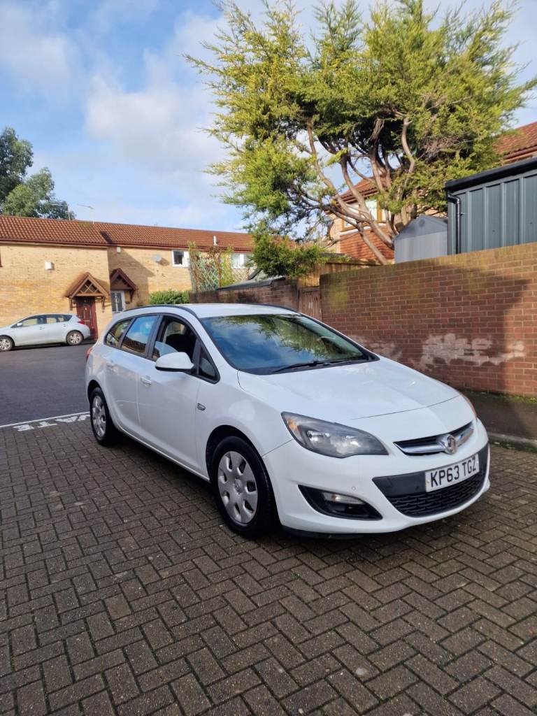 Vauxhall, ASTRA, Estate, 2013, Manual, 1686 (cc), 5 doors