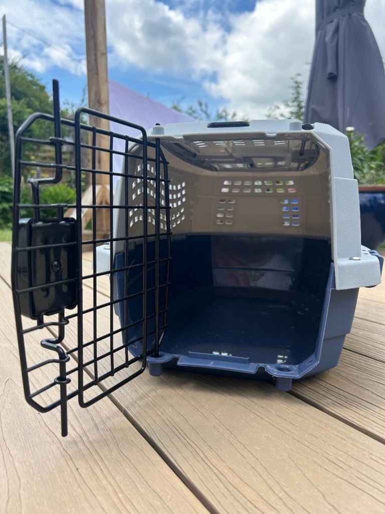 Pet carrier 