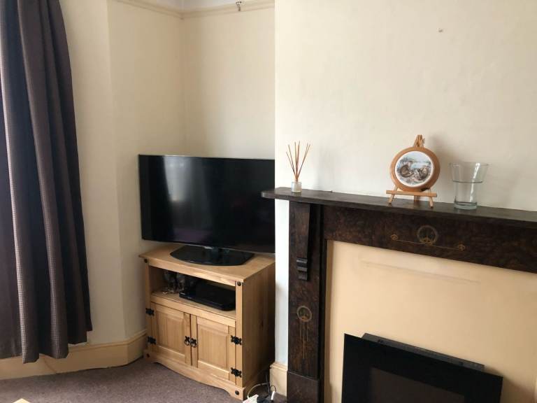 Lodger required for 3 bed house in Arnos vale (Brislington) area of Bristol.
