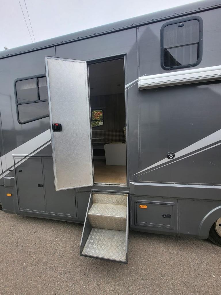 Isuzu NPR Horsebox Horse Box 2009 