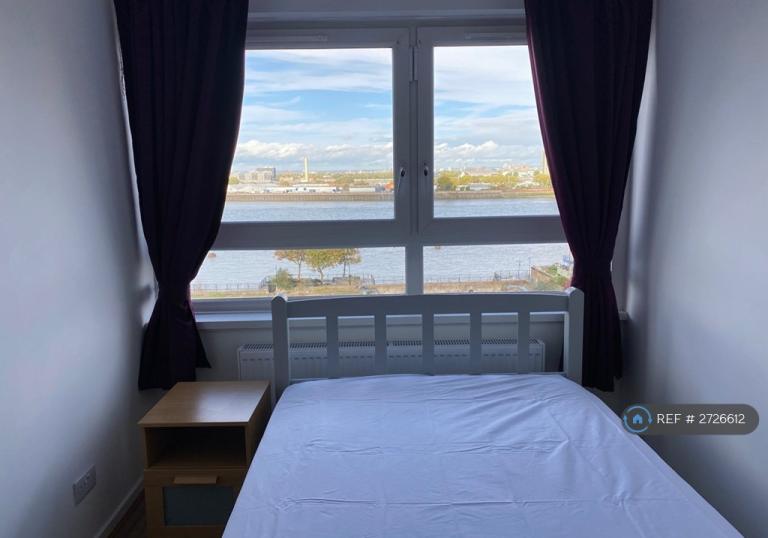 1 bedroom in Sovereign House, London, SE18 (#2726612)