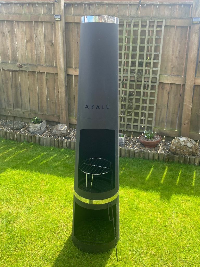 AKALU Metal Chimenea with BBQ Grill - Good Condition
