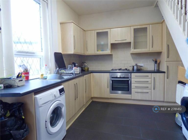 2 bedroom house in Shaw Street, Bury, BL9 (2 bed) (#2781412)