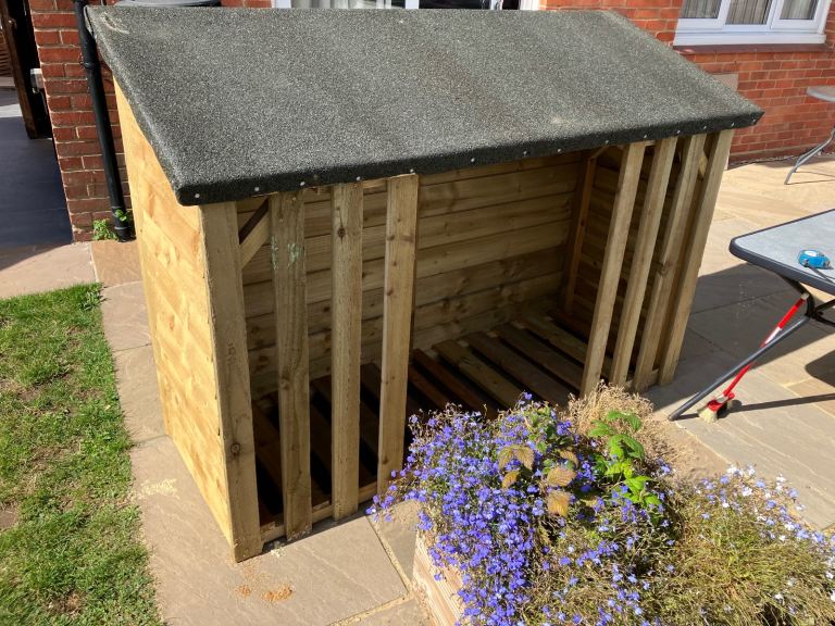 Log store made to size 