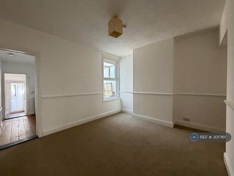 2 bedroom house in Jessie Road, Southsea, PO4 (2 bed) (#3017161)