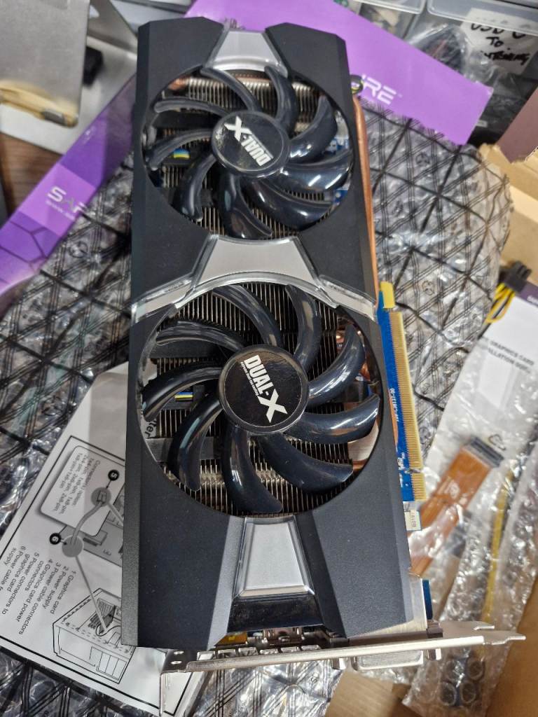 Saphire AMD R9 280X 3GB | Doubble Fan Graphics Card Boxed in Great Condition  For Sale