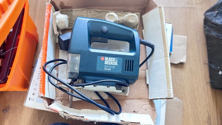 Black & Decker 370W electric jigsaw 