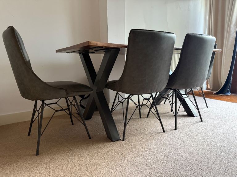 Dinning table with 4 swivel chairs