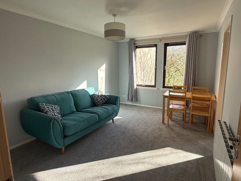 Bright 2 bedroom flat in Bridge of Dee